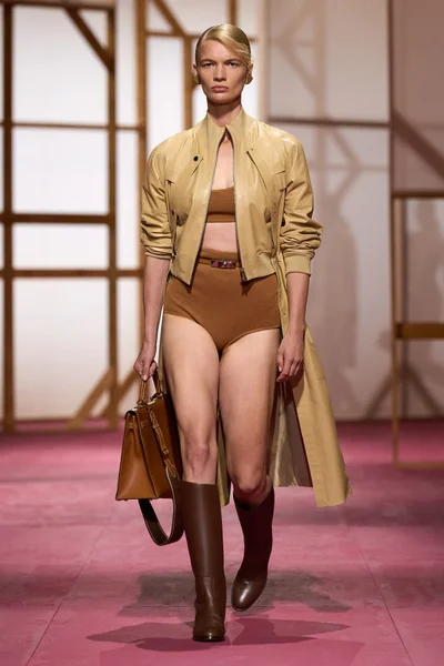Look 9